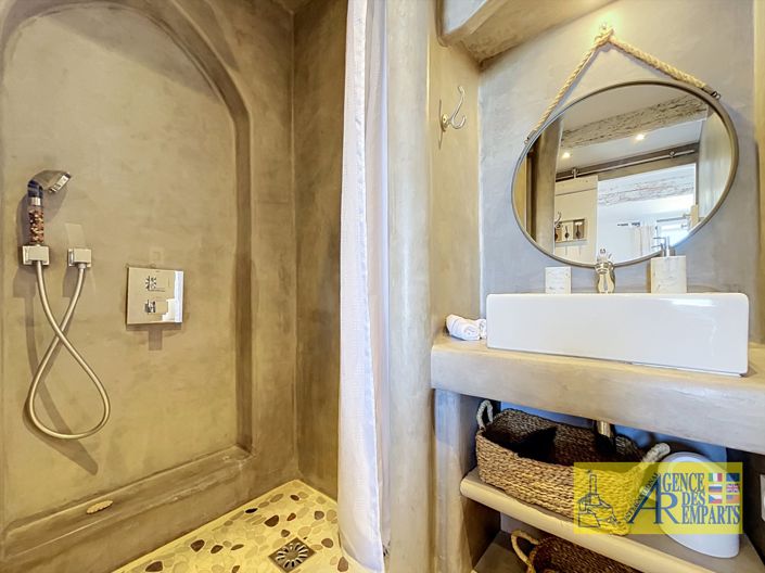 Image No.10-3 Bed House for sale