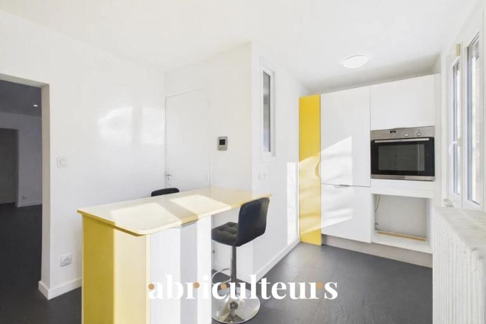 Image No.10-5 Bed House for sale