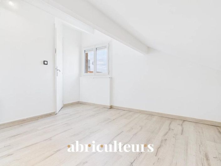 Image No.16-5 Bed House for sale