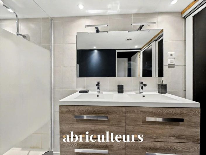 Image No.17-8 Bed House for sale