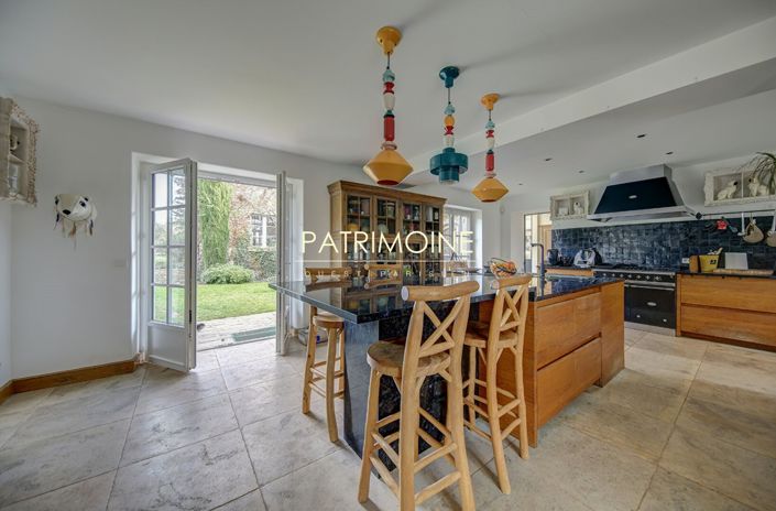 Image No.7-5 Bed House for sale