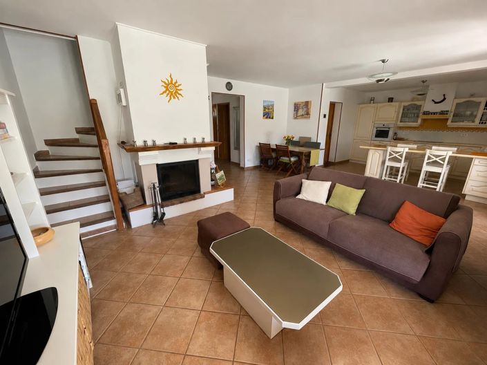 Image No.2-3 Bed House for sale