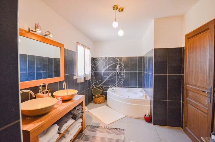 Image No.20-4 Bed House for sale