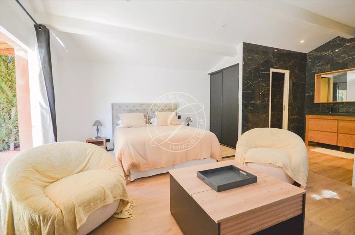 Image No.22-4 Bed House for sale