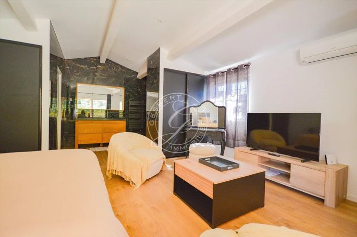 Image No.25-4 Bed House for sale