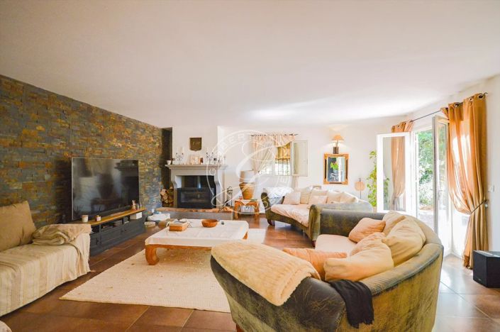 Image No.8-4 Bed House for sale