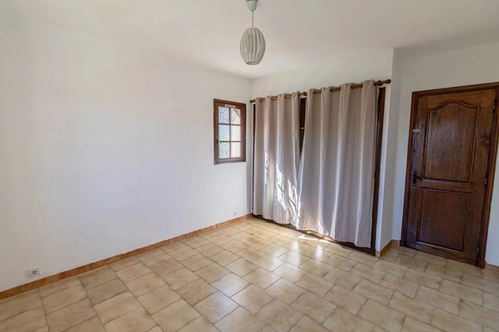 Image No.6-3 Bed House for sale
