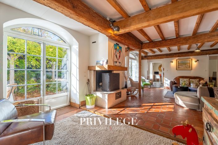 Image No.20-7 Bed House for sale