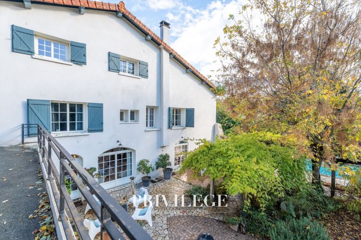 Image No.8-7 Bed House for sale