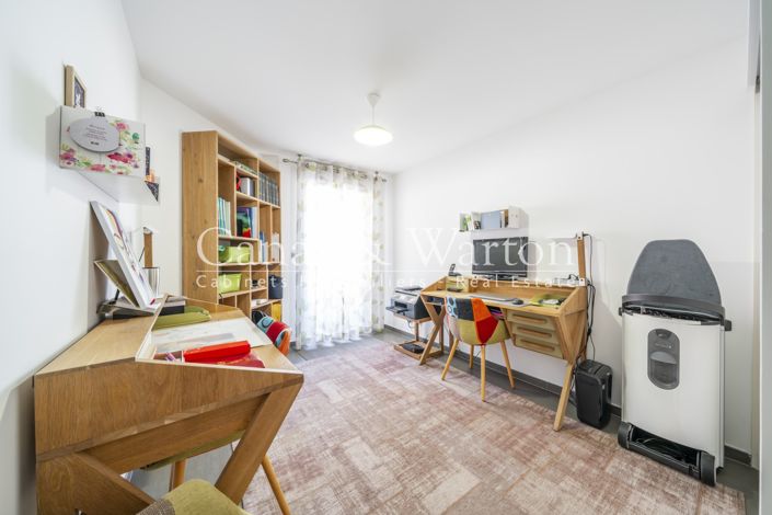 Image No.10-3 Bed Apartment for sale