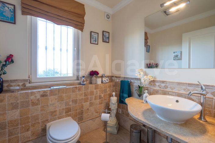 Image No.37-3 Bed House for sale