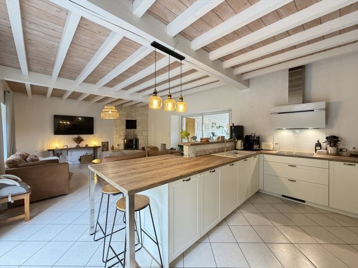 Image No.8-5 Bed House for sale