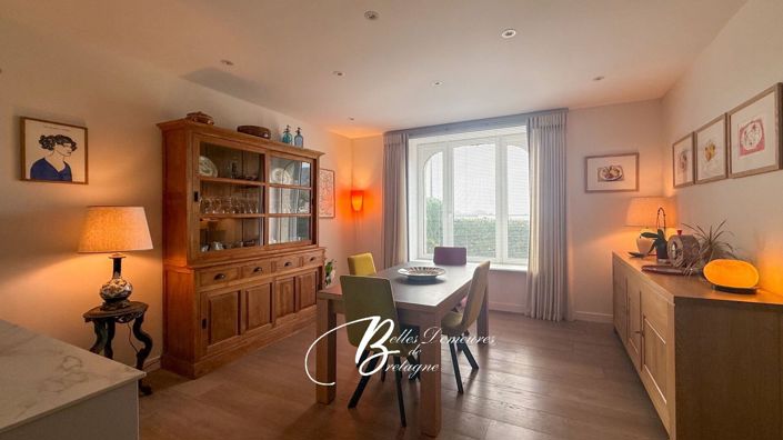 Image No.8-5 Bed House for sale