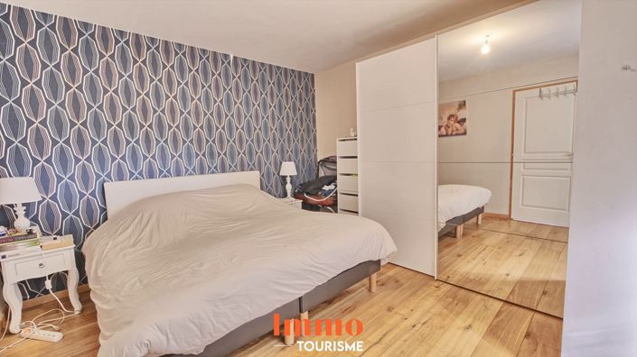Image No.18-8 Bed House for sale