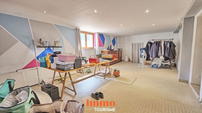 Image No.19-8 Bed House for sale