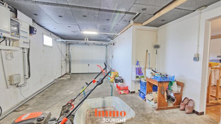 Image No.23-8 Bed House for sale