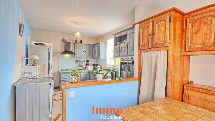 Image No.5-8 Bed House for sale