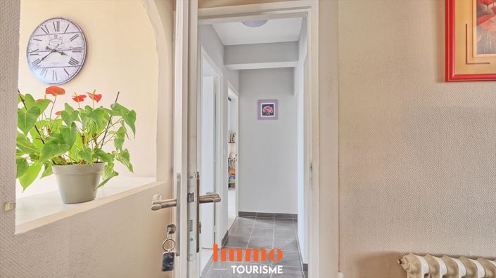 Image No.6-8 Bed House for sale