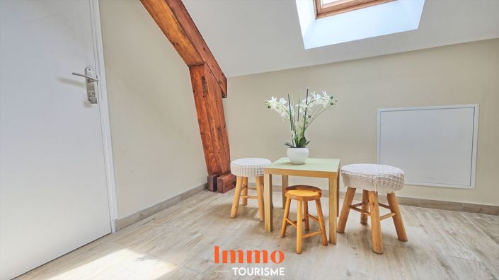 Image No.9-8 Bed House for sale