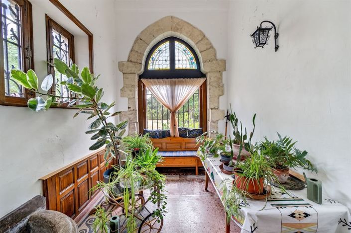 Image No.14-10 Bed Property for sale