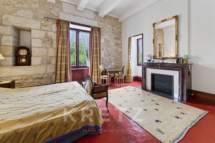 Image No.19-10 Bed Property for sale