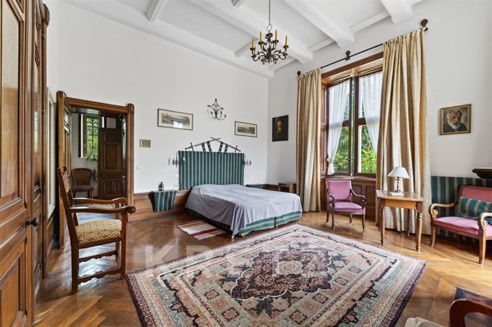 Image No.20-10 Bed Property for sale