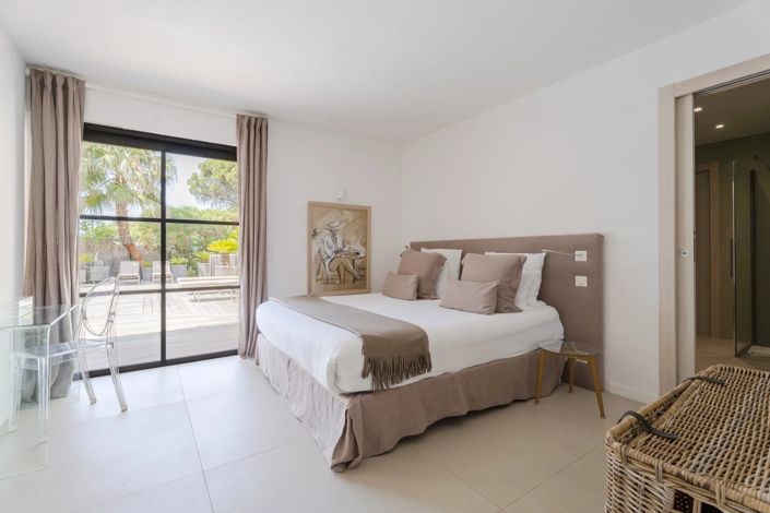 Image No.24-4 Bed House for sale