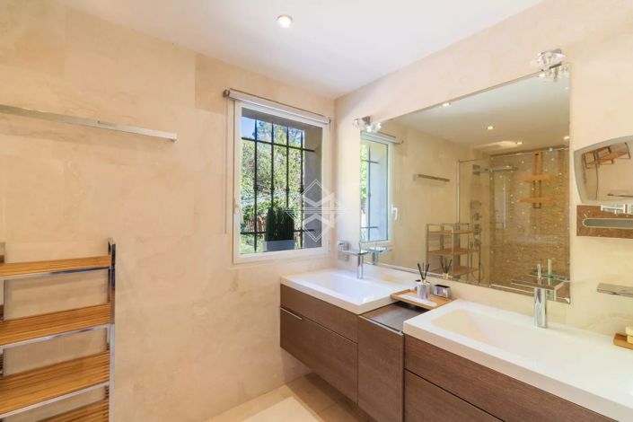 Image No.11-5 Bed House for sale