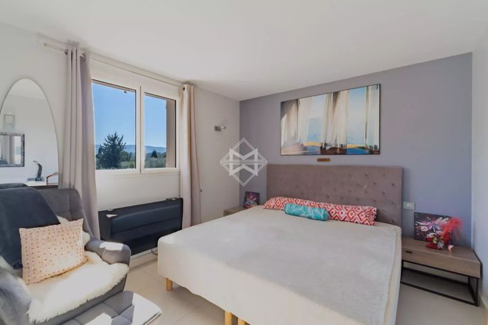 Image No.16-5 Bed House for sale