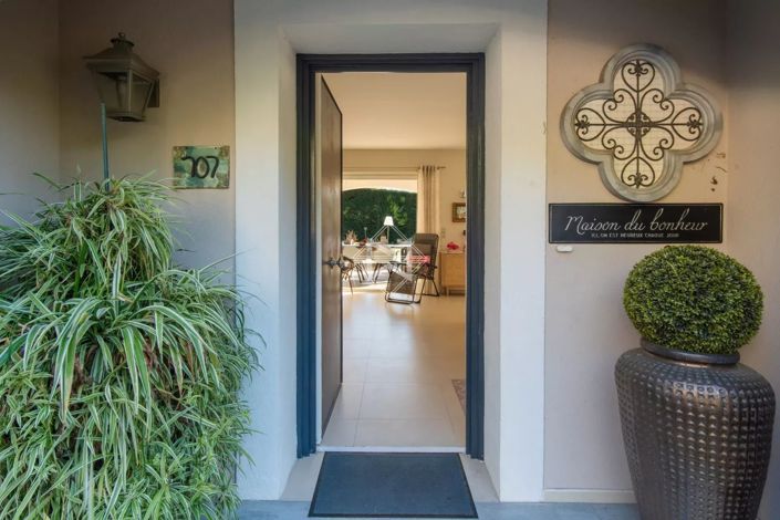 Image No.18-5 Bed House for sale