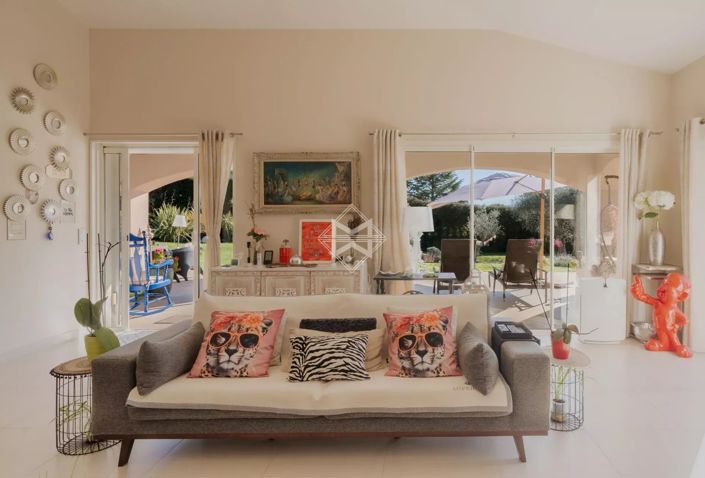 Image No.5-5 Bed House for sale