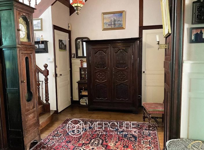Image No.6-5 Bed House for sale