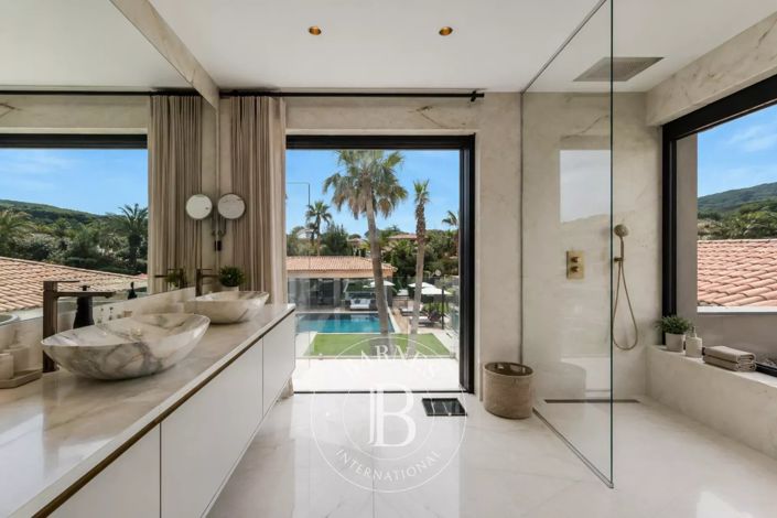 Image No.17-7 Bed House for sale