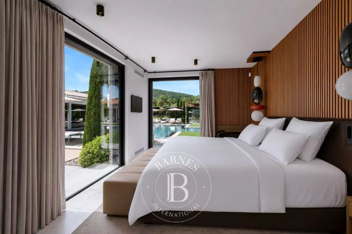 Image No.18-7 Bed House for sale