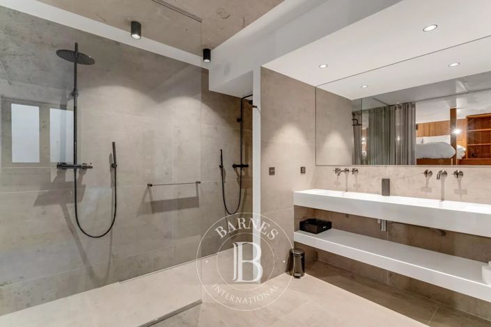 Image No.20-7 Bed House for sale