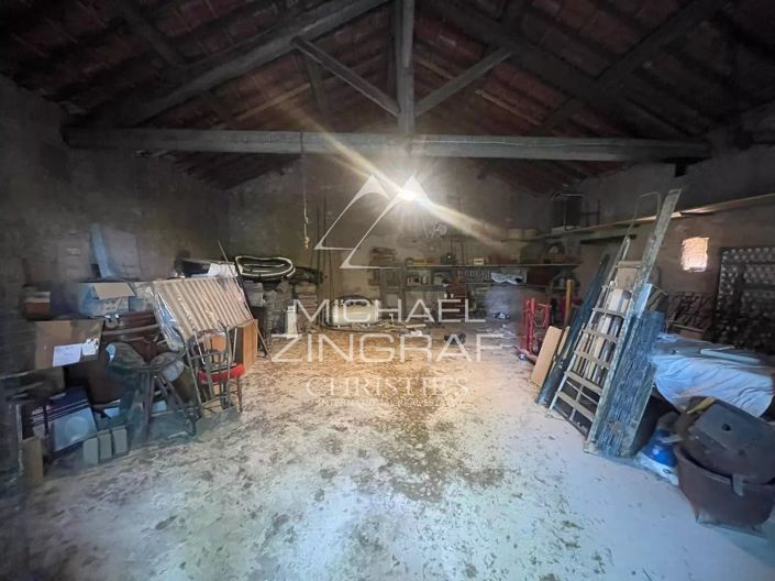 Image No.20-15 Bed Property for sale