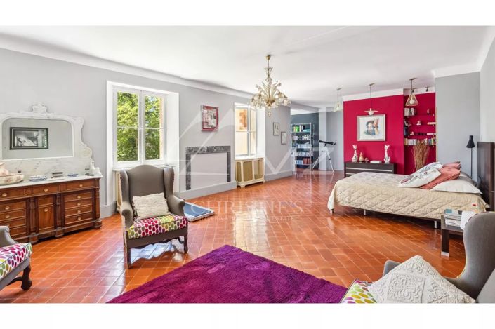Image No.7-15 Bed Property for sale