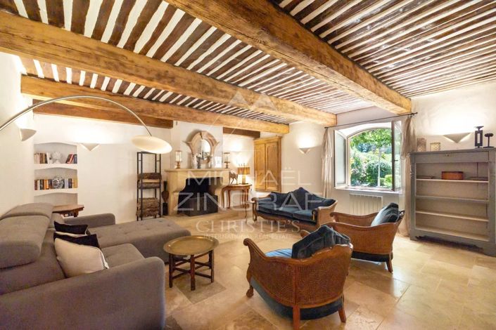 Image No.7-9 Bed House for sale