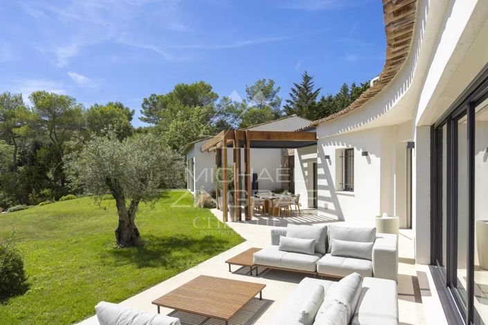 Image No.9-5 Bed House for sale