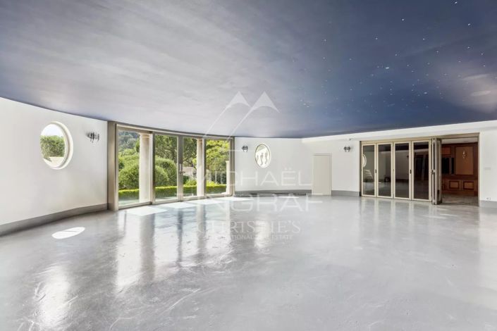 Image No.17-6 Bed House for sale
