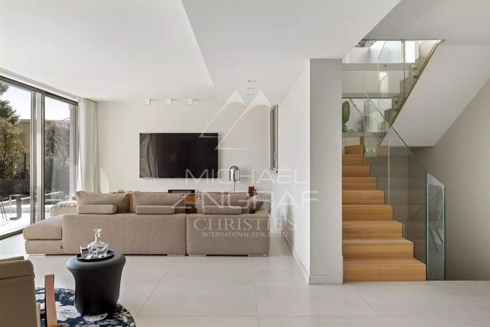Image No.10-6 Bed House for sale