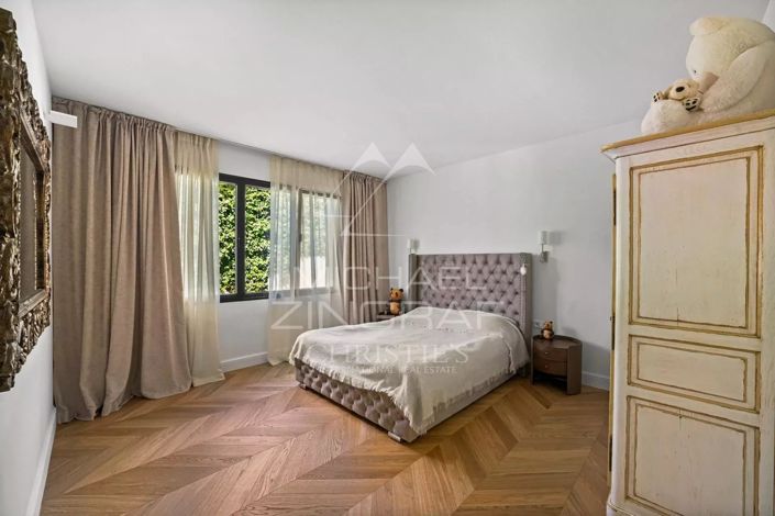 Image No.17-4 Bed House for sale