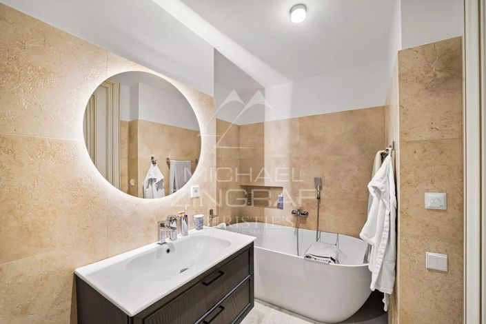 Image No.18-4 Bed House for sale