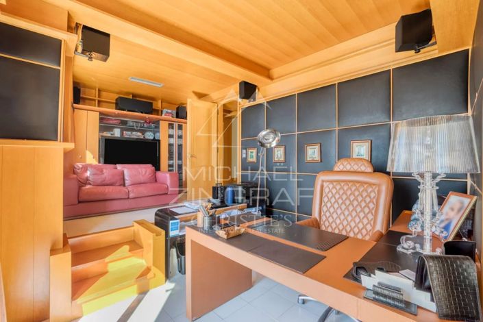 Image No.17-6 Bed House for sale