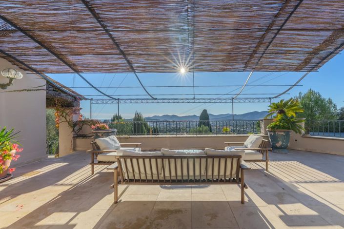 Image No.17-6 Bed House for sale