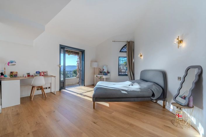 Image No.20-6 Bed House for sale