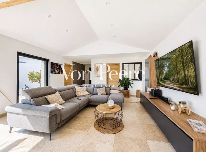 Image No.2-5 Bed House for sale