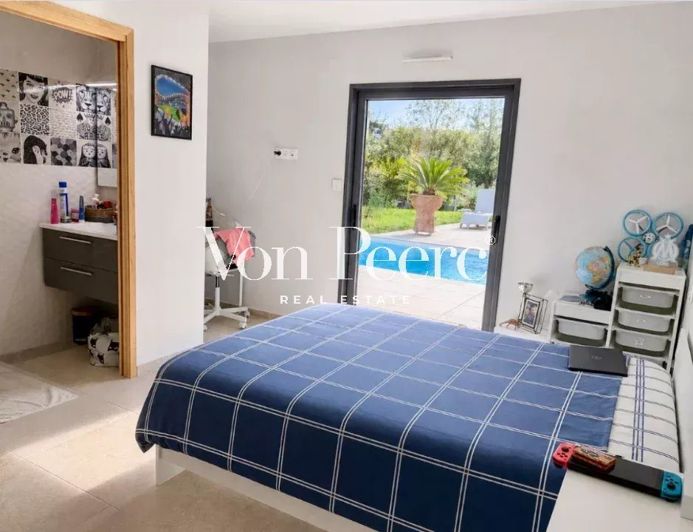 Image No.9-5 Bed House for sale