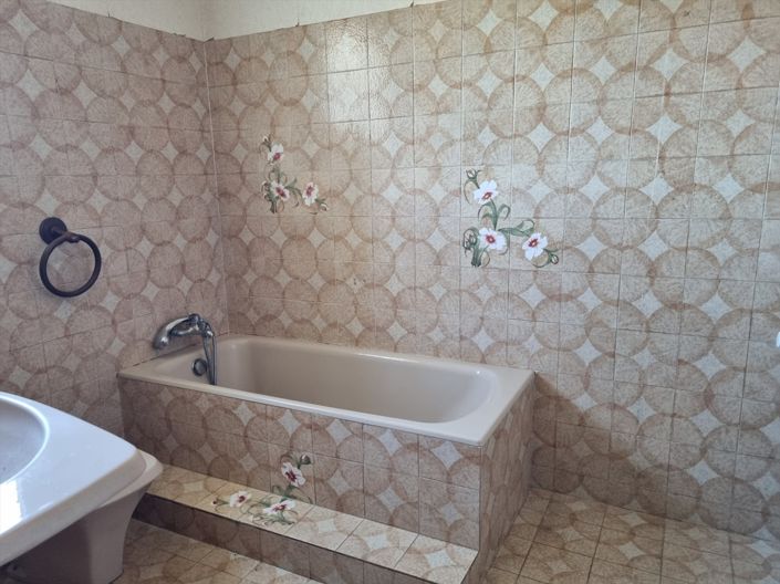 Image No.17-3 Bed House for sale