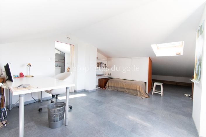 Image No.17-6 Bed House for sale